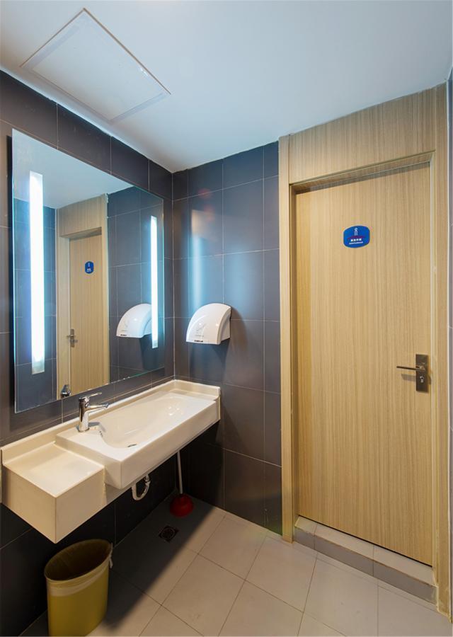 Hanting Hotel Shanghai Chunsha Jinhui Plaza Exterior photo